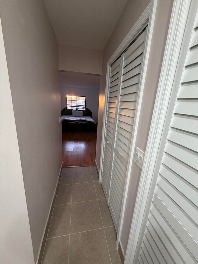 Building Photo - 110 Cypress Club Dr