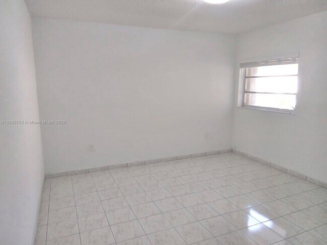 Foto del edificio - 3304 SW 23rd St