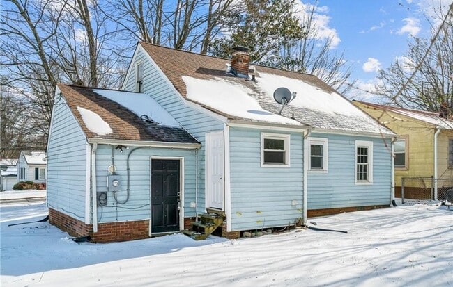 Building Photo - 3400 Rosemont Ave