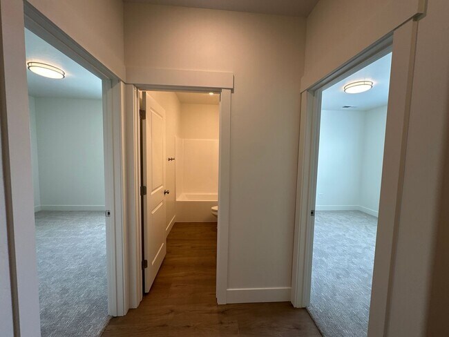 Building Photo - 604 2355