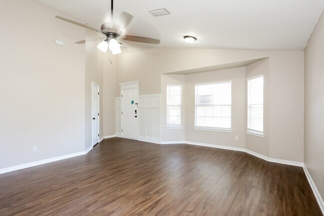 Building Photo - 2831 Taylor Hill Dr