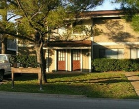 Building Photo - 1107 Holik Dr