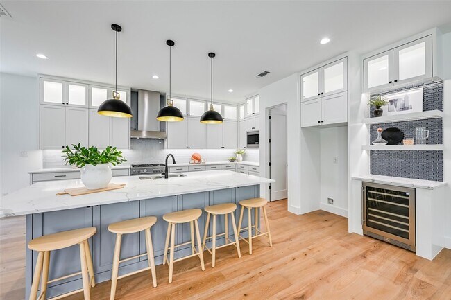 Foto del edificio - 6226 Lakeshore Dr