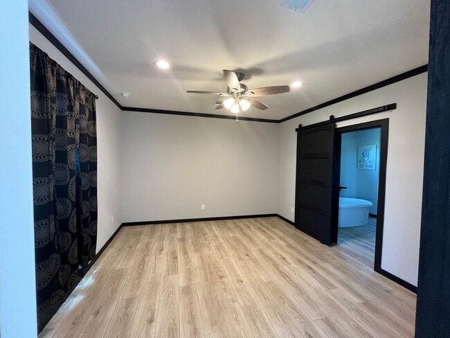 Building Photo - 1093 Anna Ln