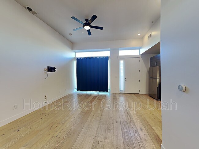Building Photo - 877 S 200 W