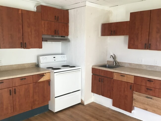 Building Photo - 1404 E Bayshore Dr