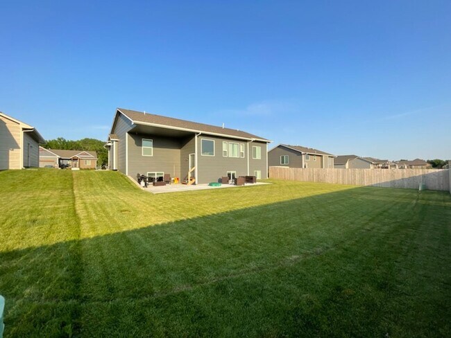 Foto del edificio - 5 Bedroom , 3 Bath Home Built in 2020 - Derby