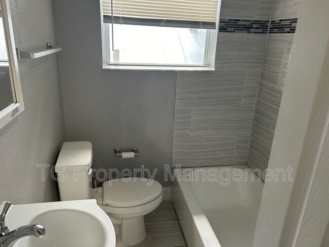 Foto del edificio - 1376 Prince St