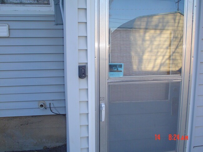 Cueva-Entrada principal-Caja de seguridad - 713 Main St