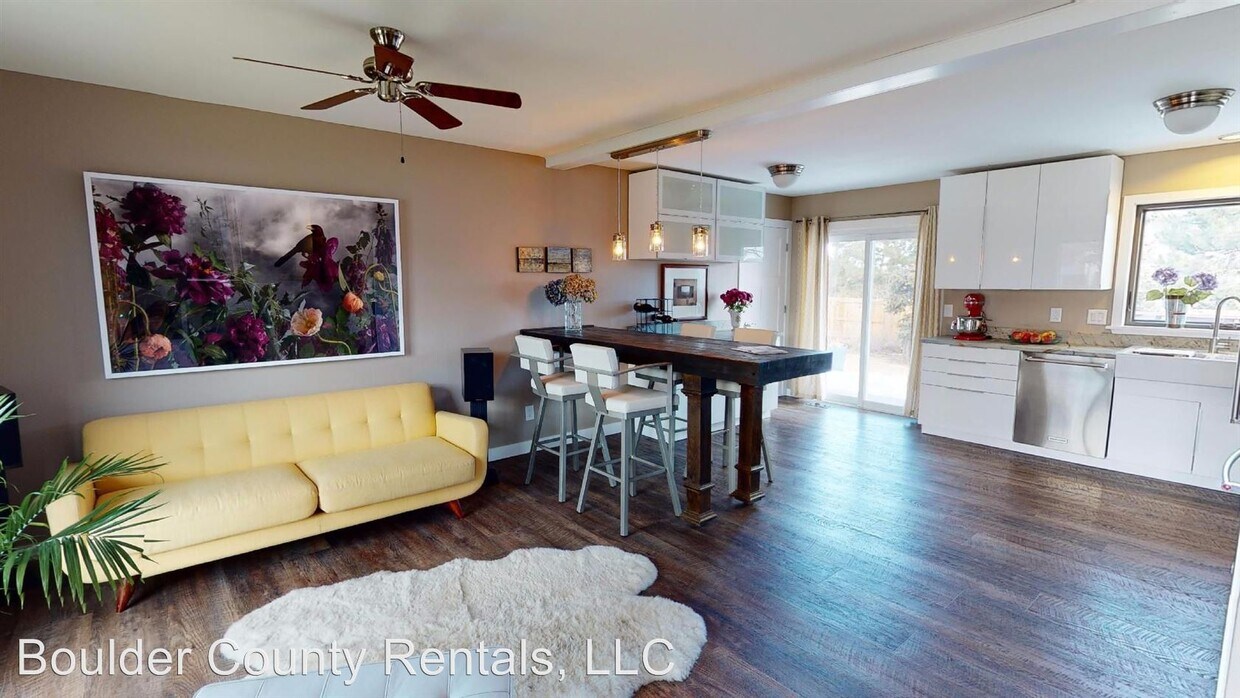 Primary Photo - 3 br, 2 bath House - 979 West Willow St.