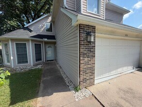 Building Photo - 401 Dustin Dr