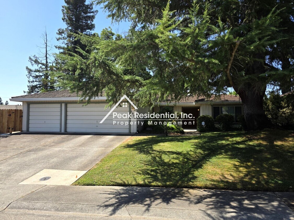 Primary Photo - Nice Fair Oaks 3bd/2ba Home with 3 Car Gar...