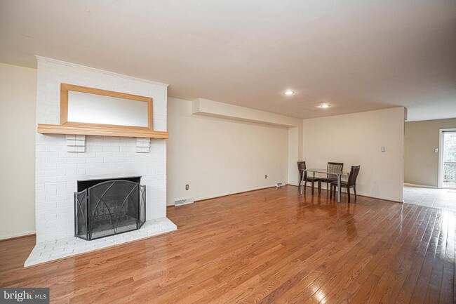 Building Photo - 287 Lawndale Ave