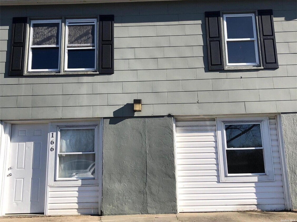 166 Garfield Ave, Islip Terrace, NY 11752 Apartment for Rent in Islip