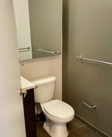 BAthroom - 165 W 21st St
