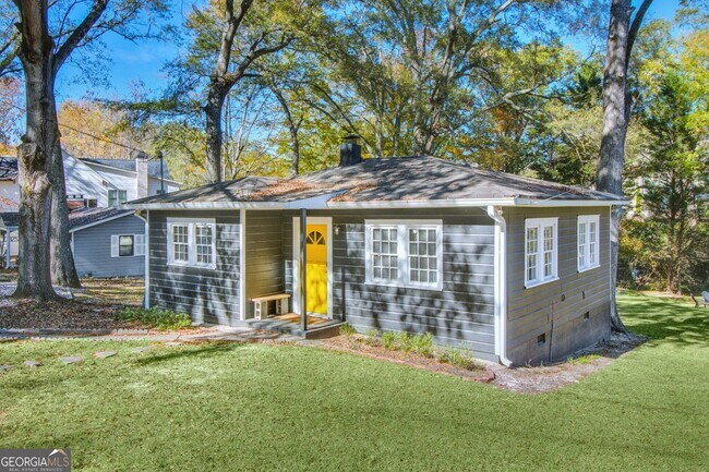 Building Photo - 250 Lake Dr