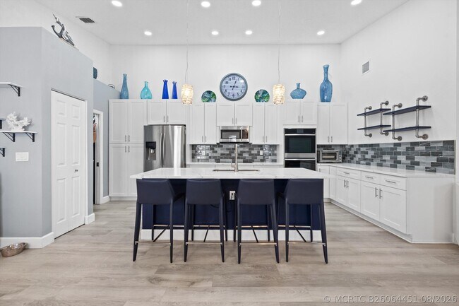 Building Photo - 10761 Pelican Dr
