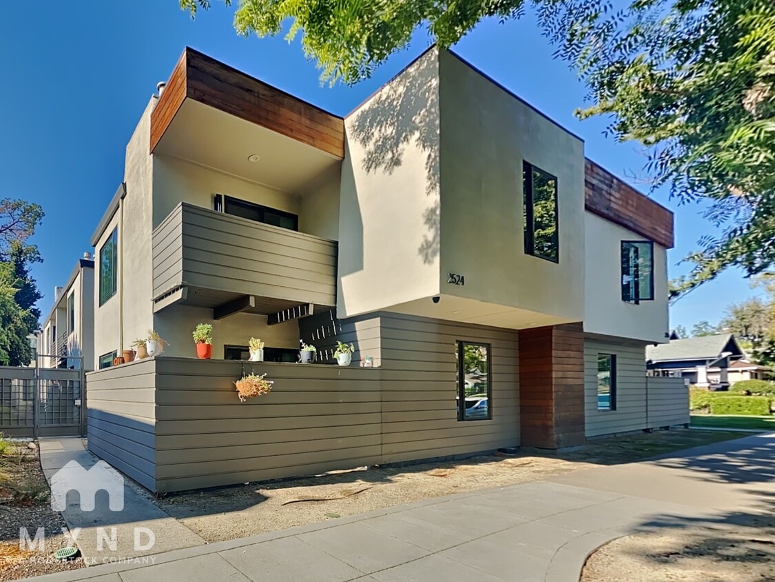 Primary Photo - 2524 T St