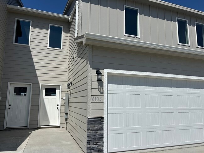 Building Photo - 6103 S Alki Pl