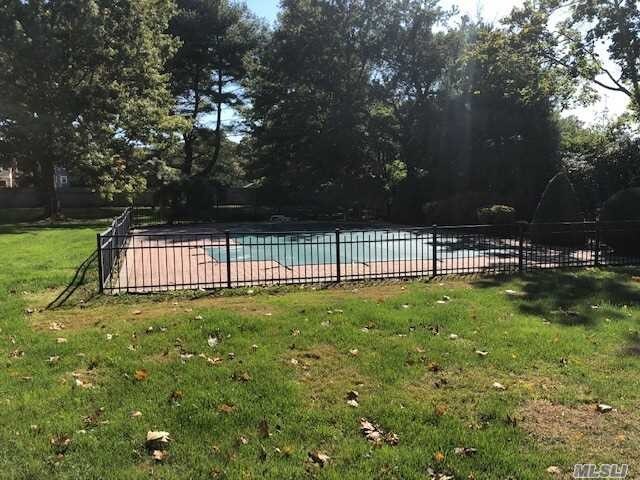 Foto del edificio - 324 Great River Rd