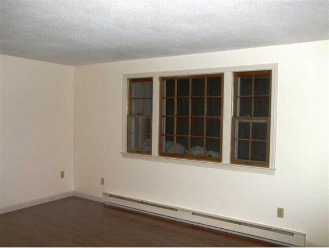 Building Photo - 15 Deerwood Dr