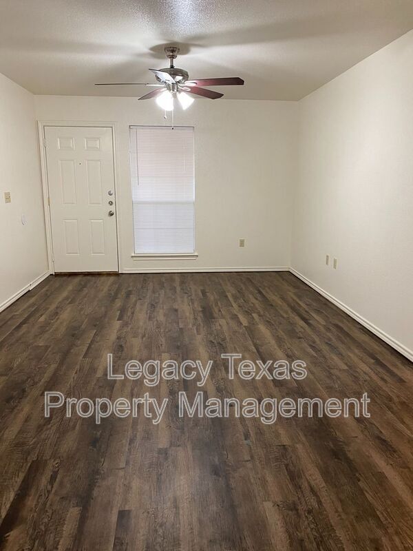 Foto del edificio - 1106 Williams Ave