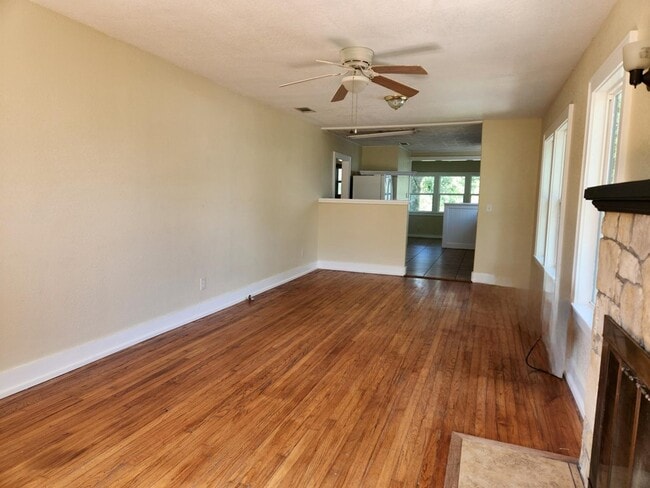 Foto del edificio - 692 Town Creek Rd
