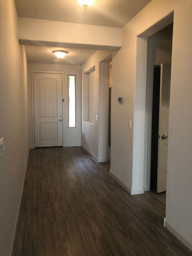 Foto del edificio - Beautiful 3 Bedroom in Bright Star, Chino ...