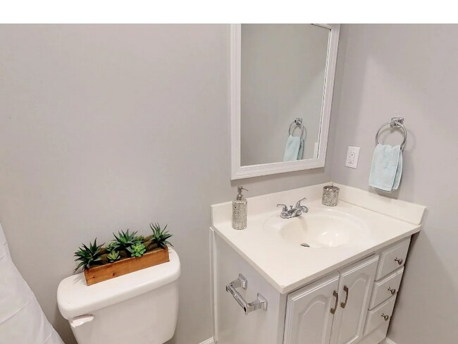 Building Photo - 1515 Doncaster Dr