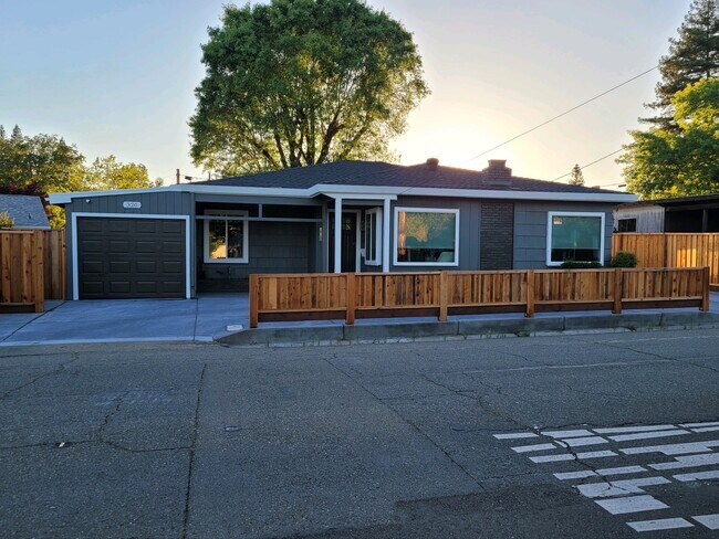 Building Photo - 320 Keehner Ave