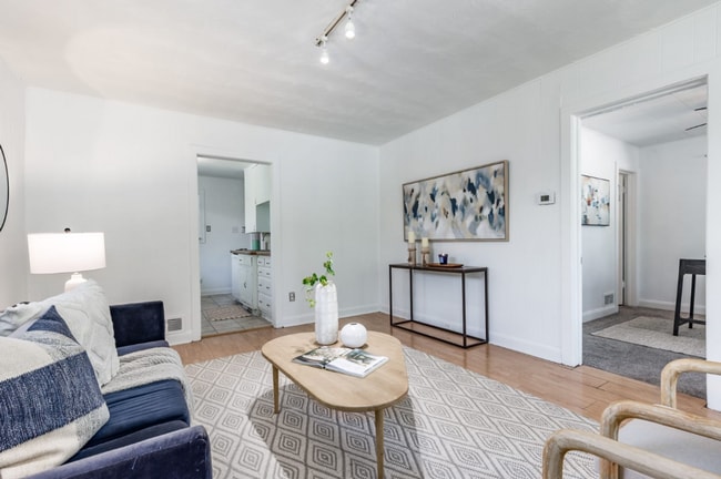 Building Photo - Updated Salt Lake Bungalow Style Home