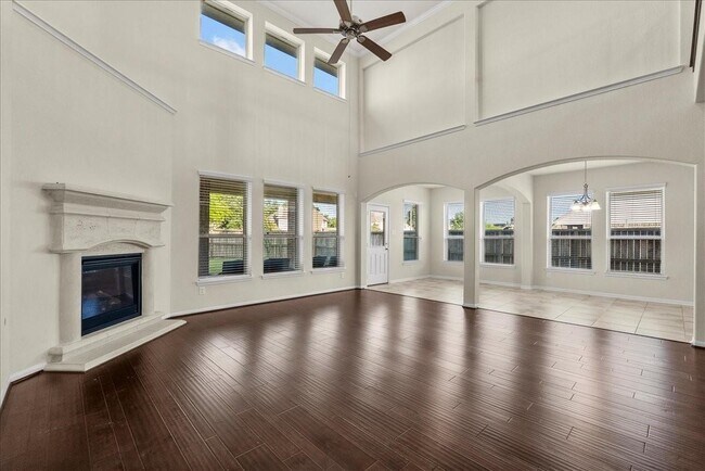 Foto del edificio - 2246 Oakleaf Trail Ln