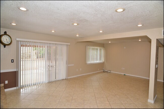 Building Photo - 10824 Pico Norte Rd