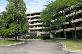 Building Photo - Plaza East