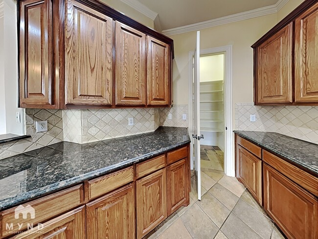 Building Photo - 2204 Apollonia Ln