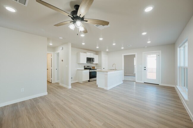 Building Photo - 409 Prairie Dog Dr