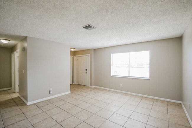 Building Photo - 613 SE Starfish Ave