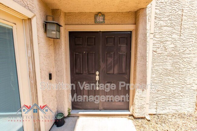 Building Photo - 310 E Bluebell Ln