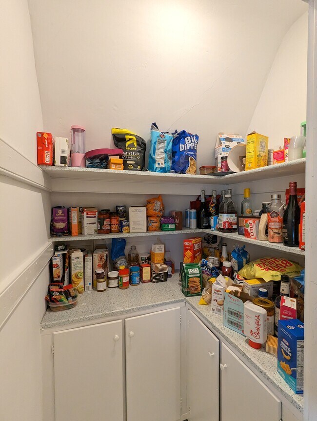 Foto del edificio - 92 Powder House Blvd