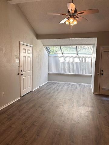 Foto del edificio - 9254 Forest Ln