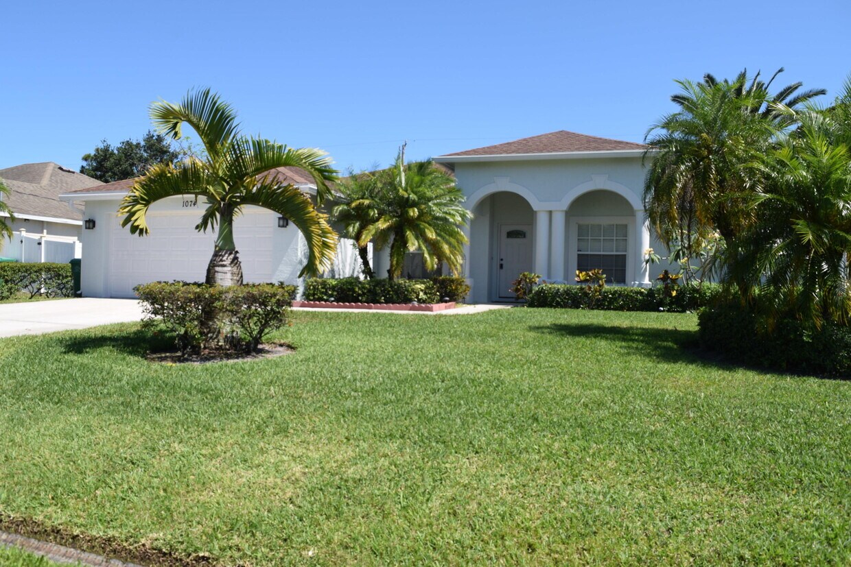 Foto principal - 1074 SW Janar Ave
