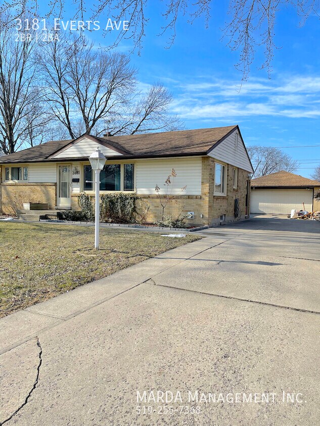 Photo principale - SPACIOUS 2-BEDROOM/1.5-BATH HOME WITH IN-G...
