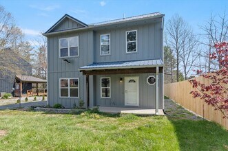 Building Photo - 84 Poplar St