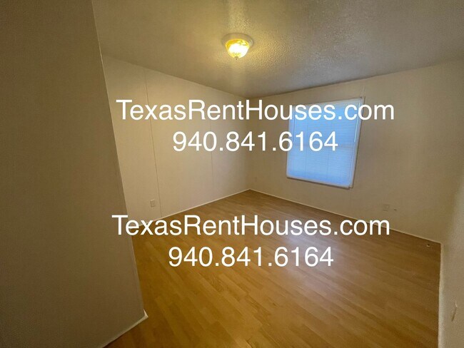 Building Photo - Beautiful Home Inside and Out!!!