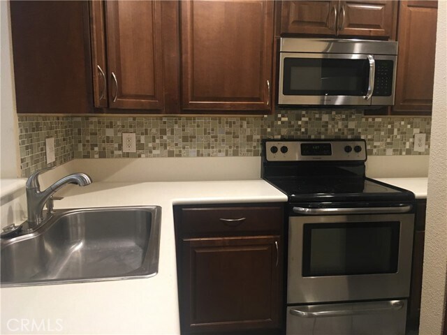 Foto del edificio - 10655 Lemon Ave