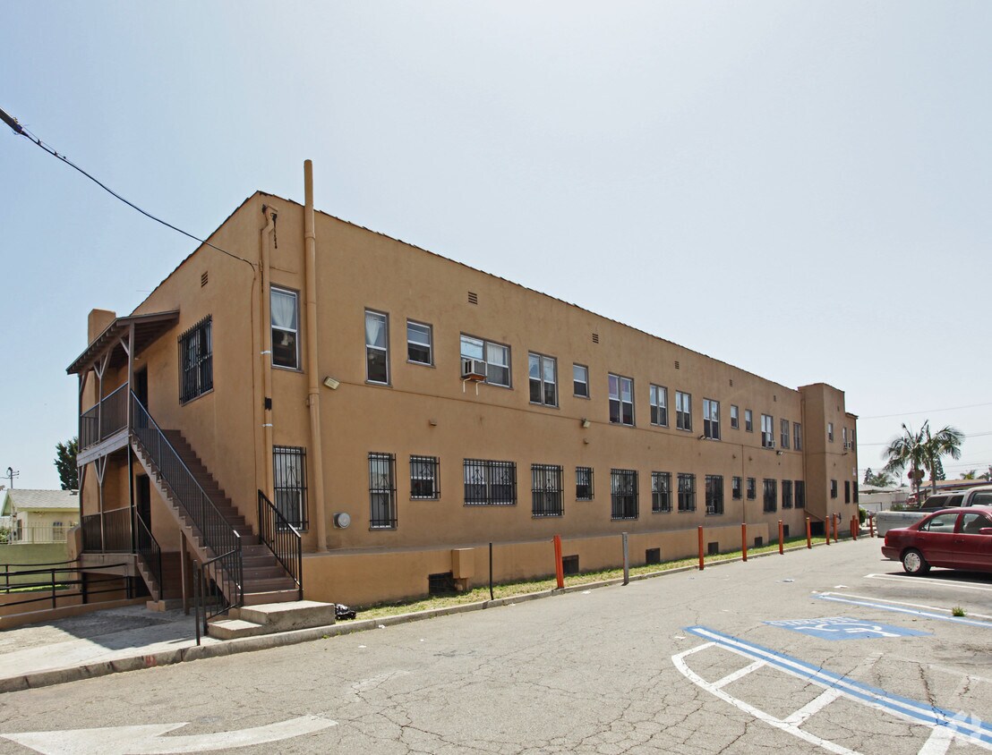 Building Photo - 6914 Rugby Ave