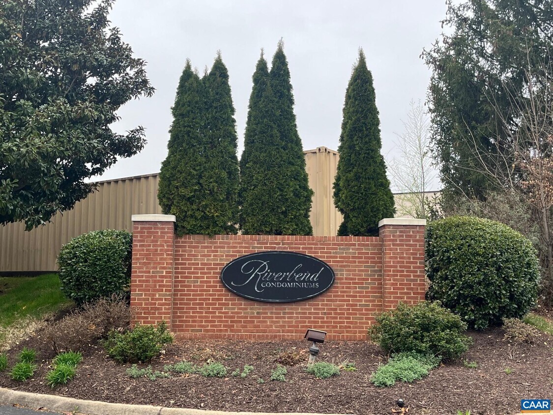 Primary Photo - 320 Riverbend Dr