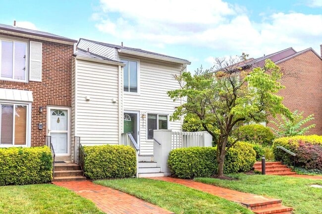 Photo - 935 S Taylor St Townhome