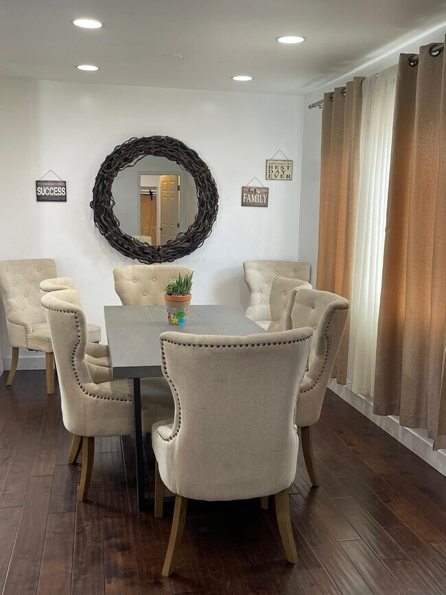 Foto del edificio - 6151 Wilbur Ave