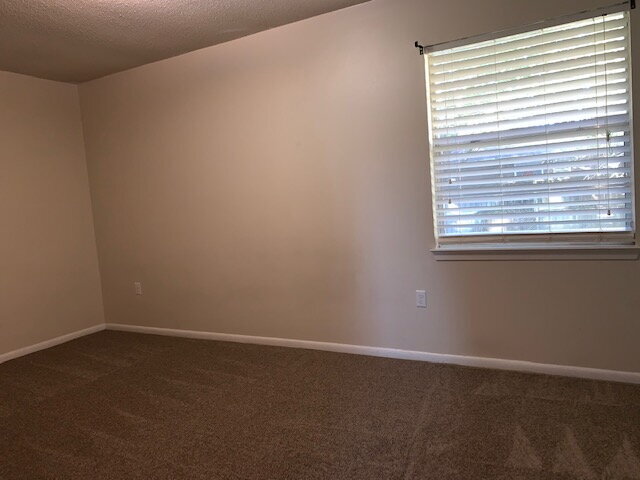 Building Photo - "Charming 3-Bedroom home with 2 Full Baths...